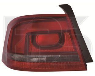 Фонарь Задний Правый Внешний (SDN) Дымчатая Полоска p21W/W16W/Py21W VW PASSAT 11-15 EUR (B7) P-026165 фото